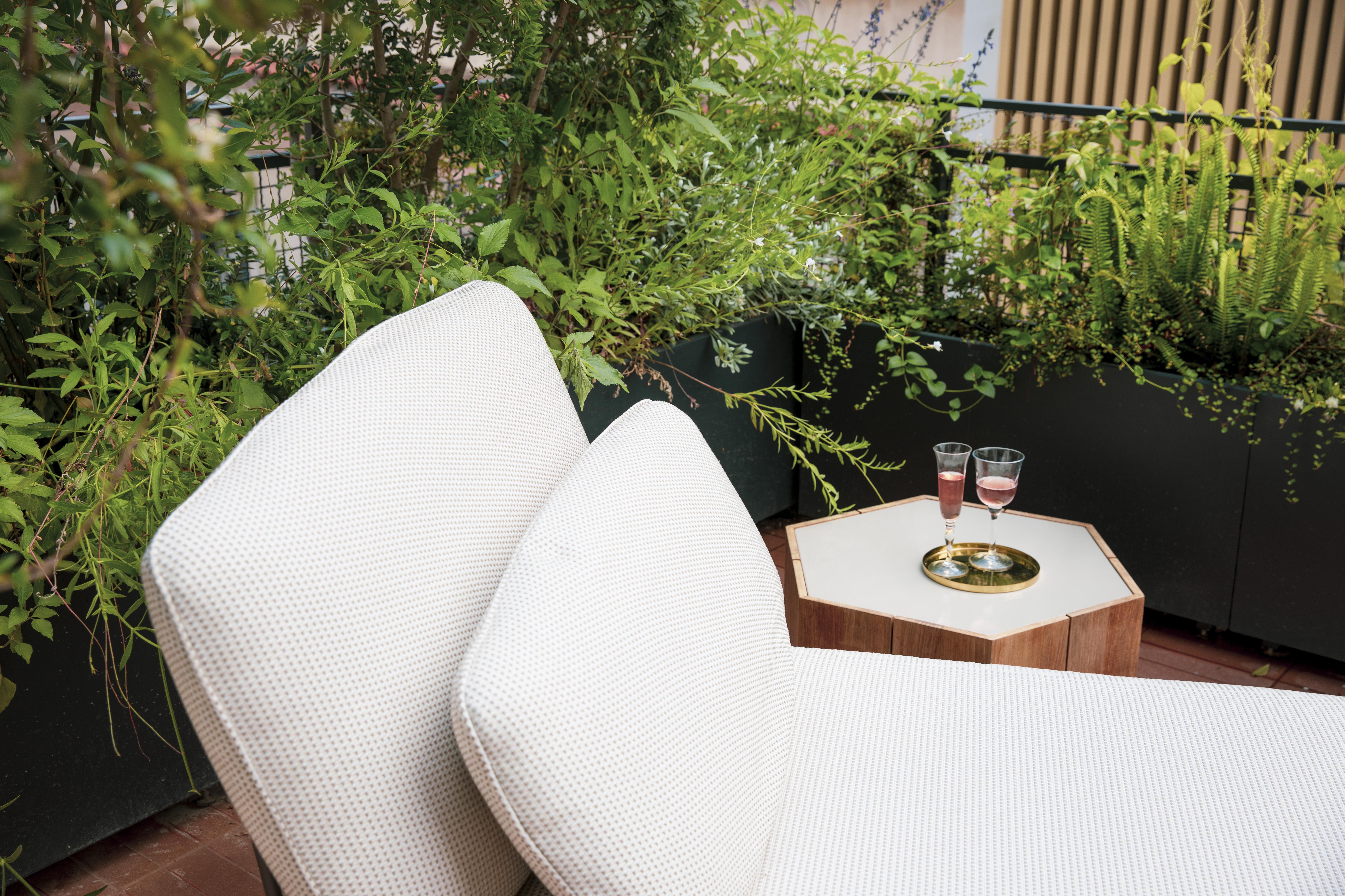 Hotel Gatsby Athen Exterior foto A balcony in Barcelona
