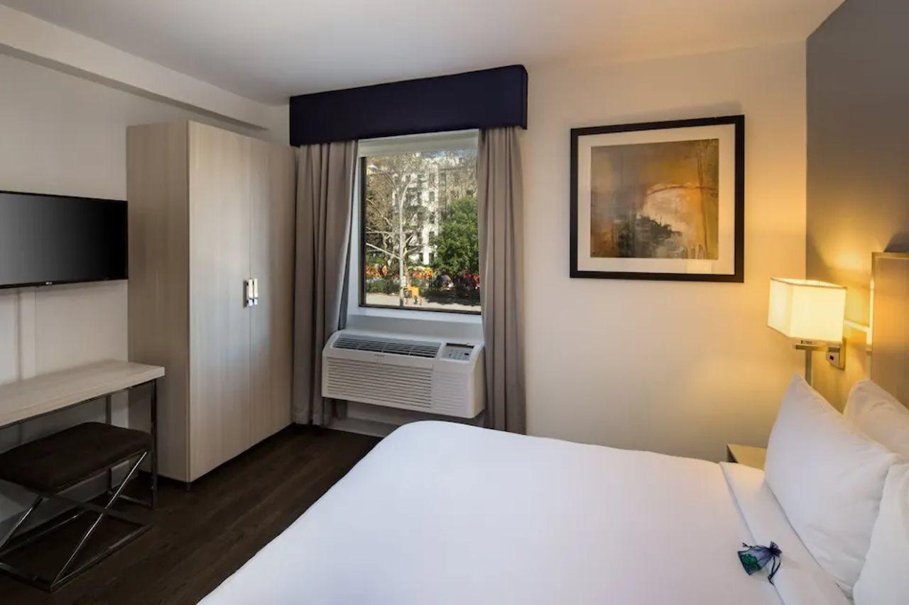 Hotel Gatsby Athen Exterior foto A typical room at the hotel