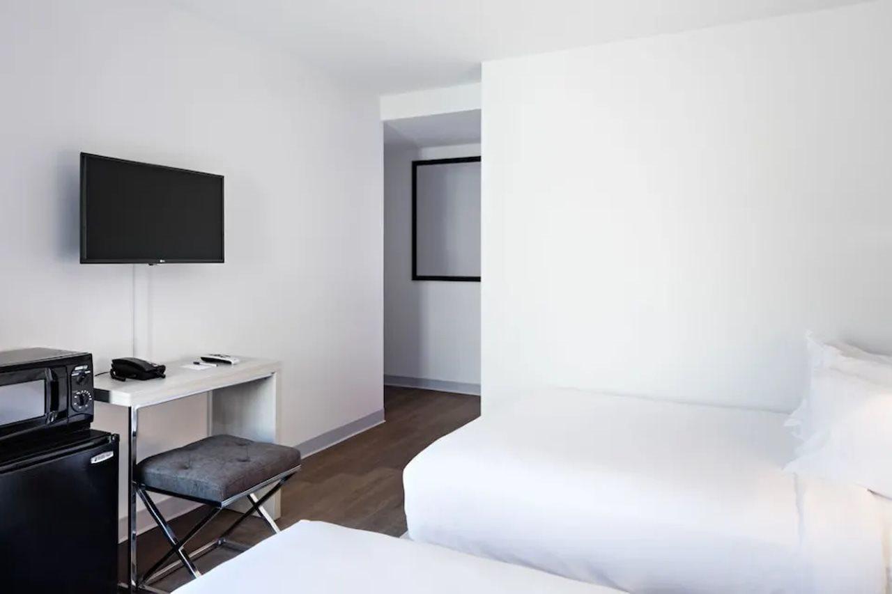 Hotel Gatsby Athen Exterior foto A room at the hotel