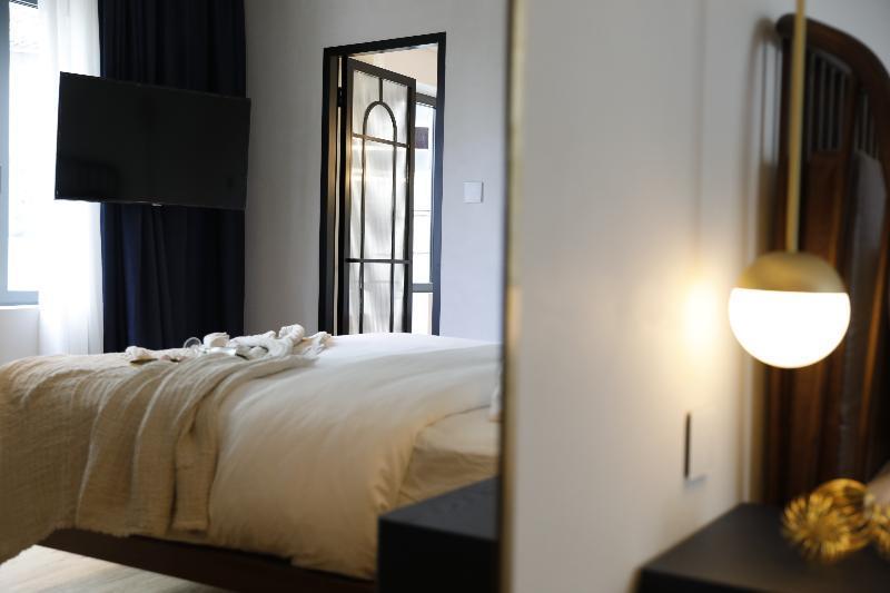 Hotel Gatsby Athen Exterior foto A room at the hotel